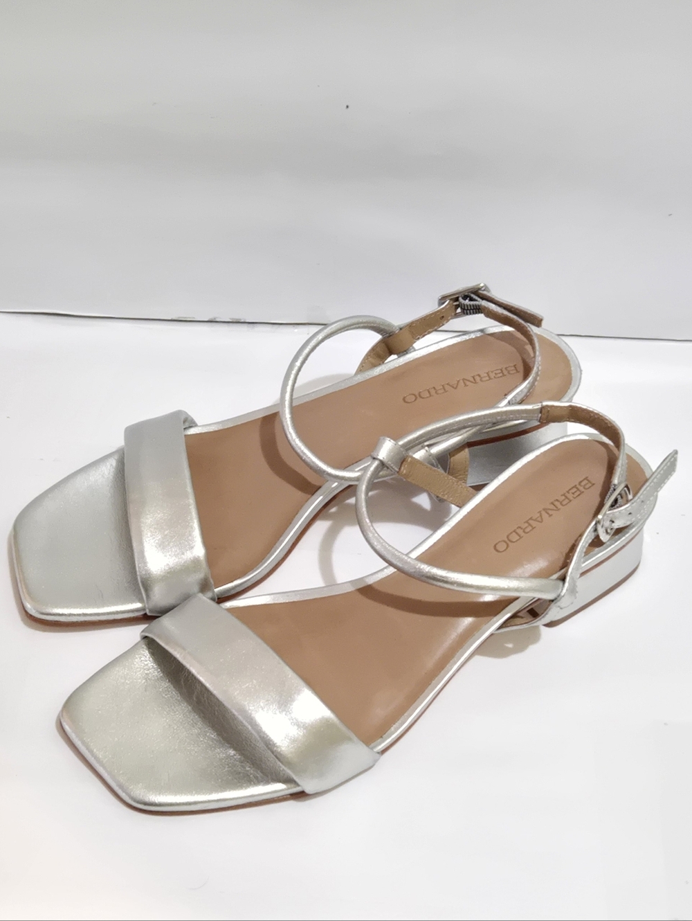 Bernardo Josei Low Heel Sandals Silver Metallic Leather Women's 9.5